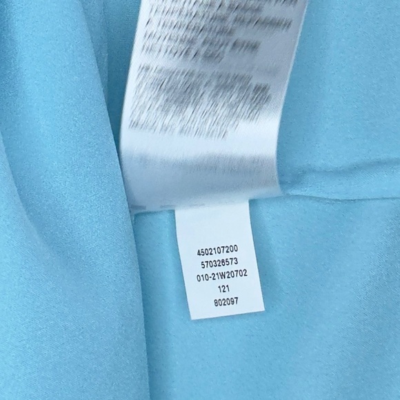 *NWT WHITE HOUSE BLACK MARKET Flutter Sleeve Silky V-Neck Top in Bermuda Blue - Picture 11 of 12